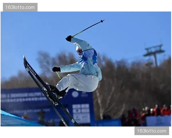 李方慧自由式滑雪U型场地备战 年轻选手技术稳定性提升