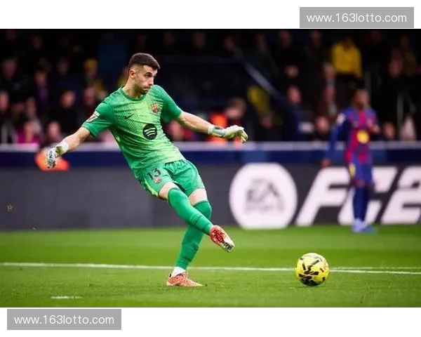 巴萨门将霍安·加西亚出击失误送空门，门线决策稳定性待提升