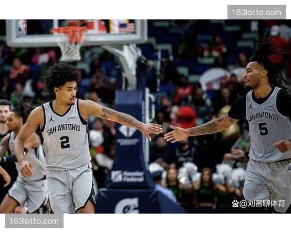 马刺新秀卡斯尔出战成疑,球队轮换阵容深度面临伤病考验 马刺新秀卡斯尔出战成疑,球队轮换阵容深度面临伤病考验