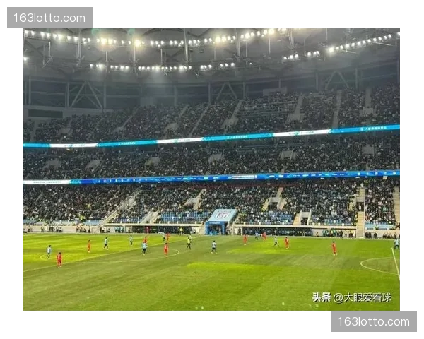 英博边路空当巨大 三中卫体系肋部防守薄弱